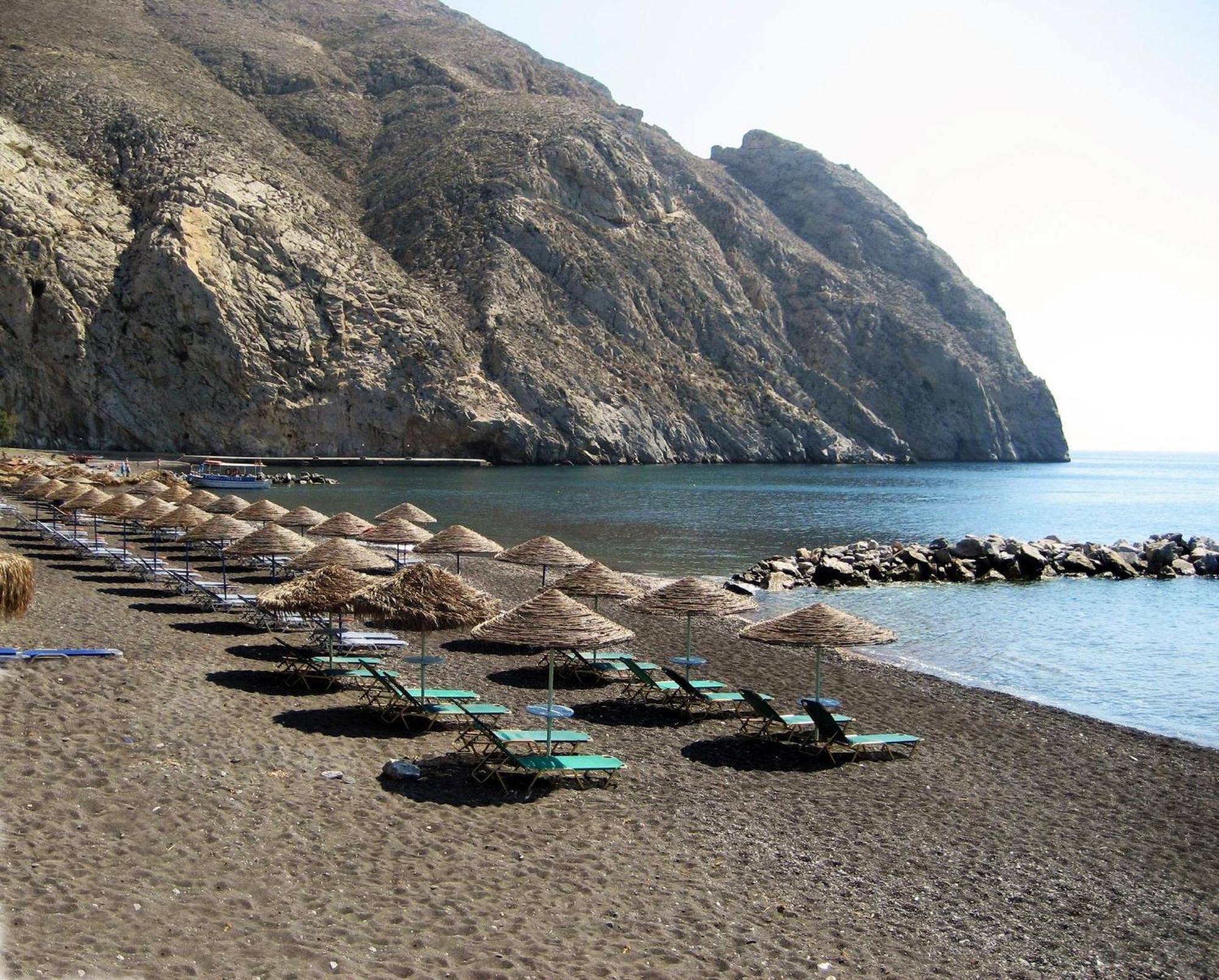 Captain Lazaros Villa: Black Beach Resort with Pool and Sea View Perissa  Exterior photo